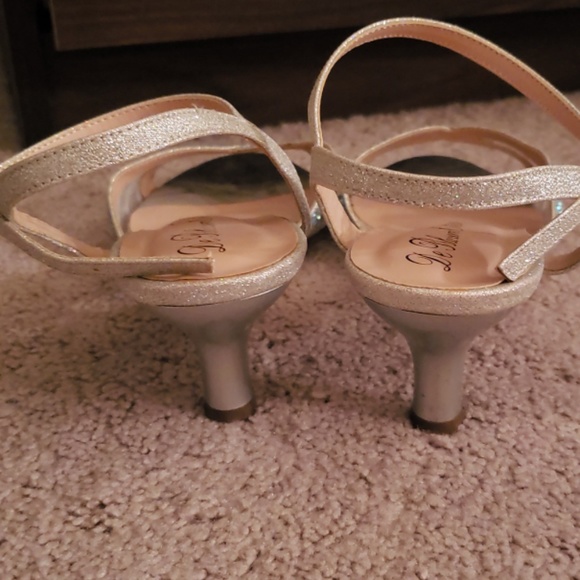 Shoes - Picture 2 of 8